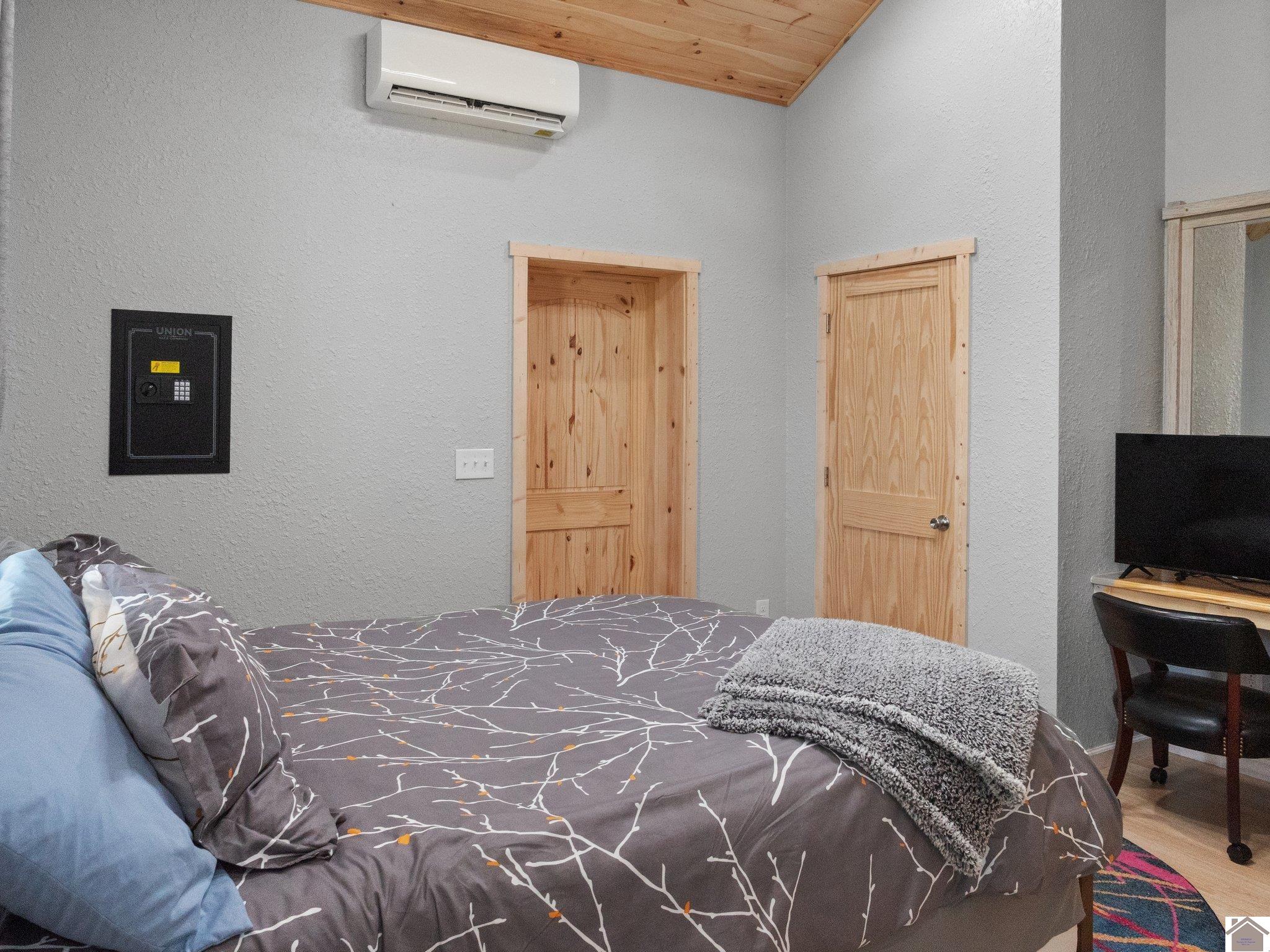 2700 Washington Street