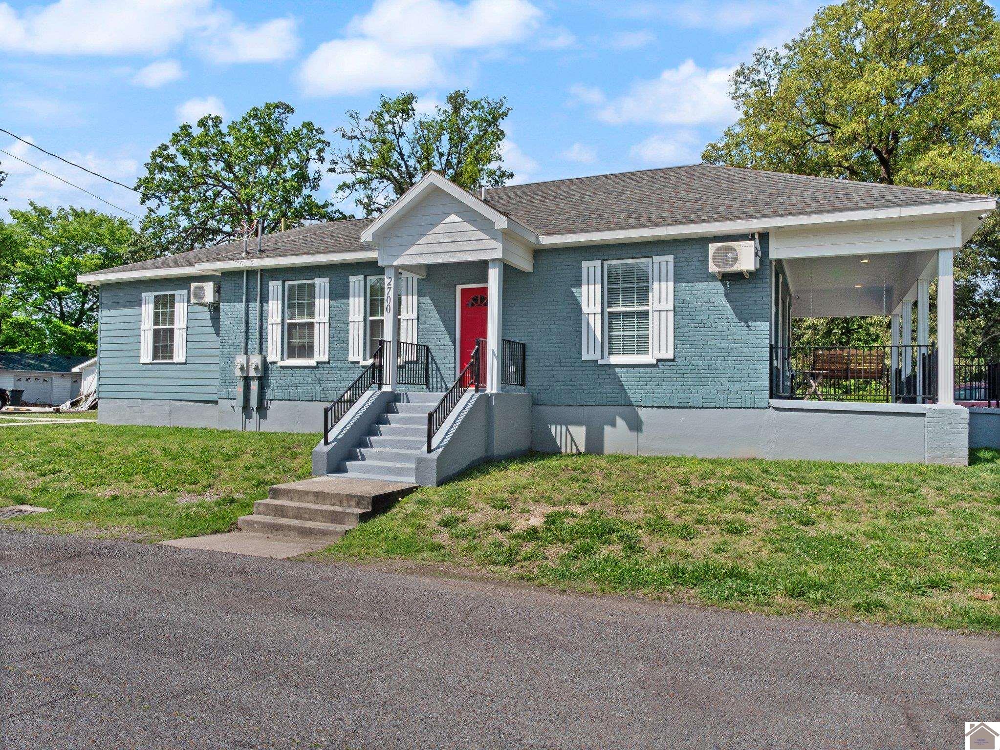 2700 Washington Street