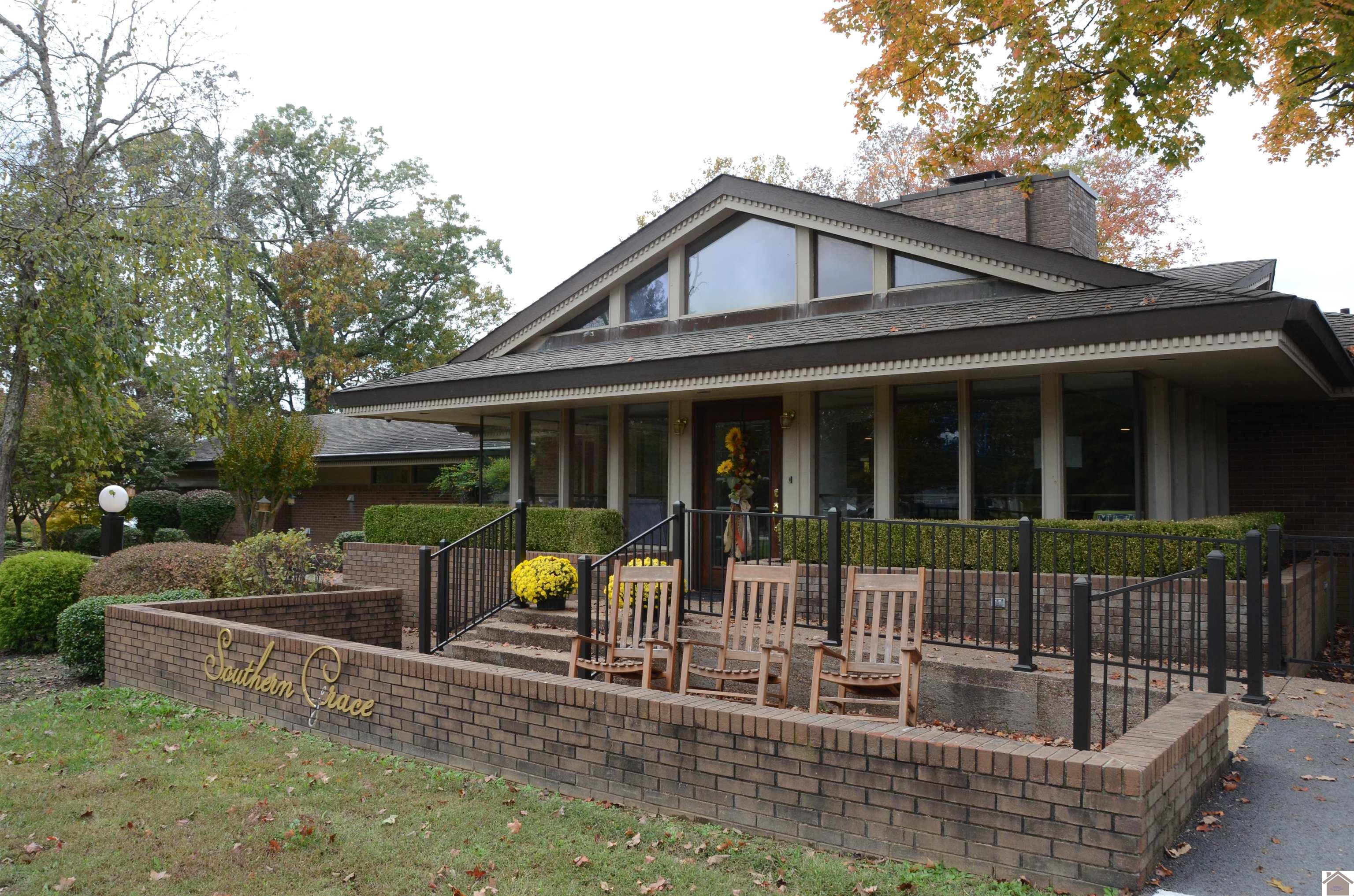 549 Robertson Road South