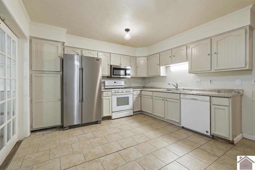 130 Azelia Cir