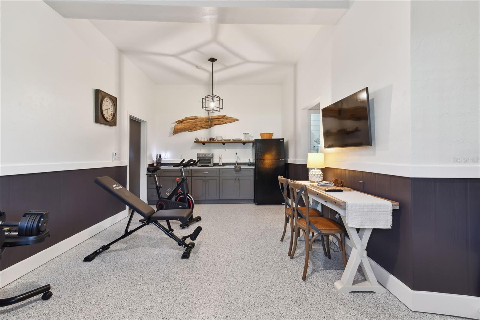 4343 POMPANO LN