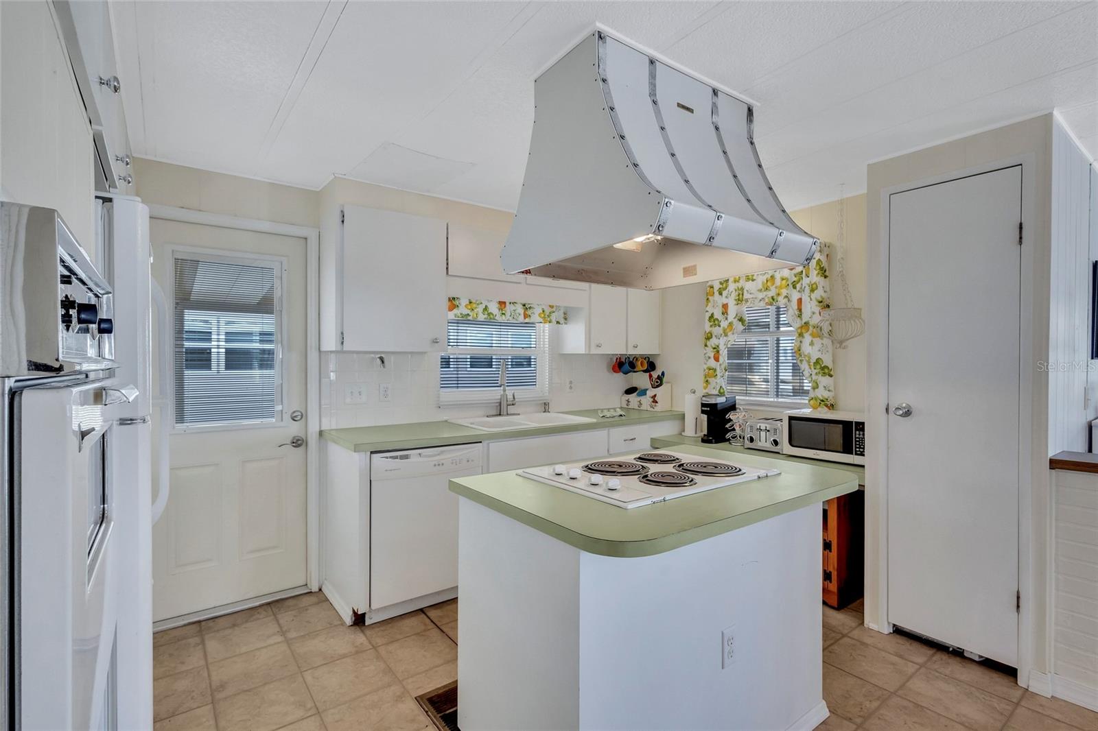 5619 BAYSHORE RD #211