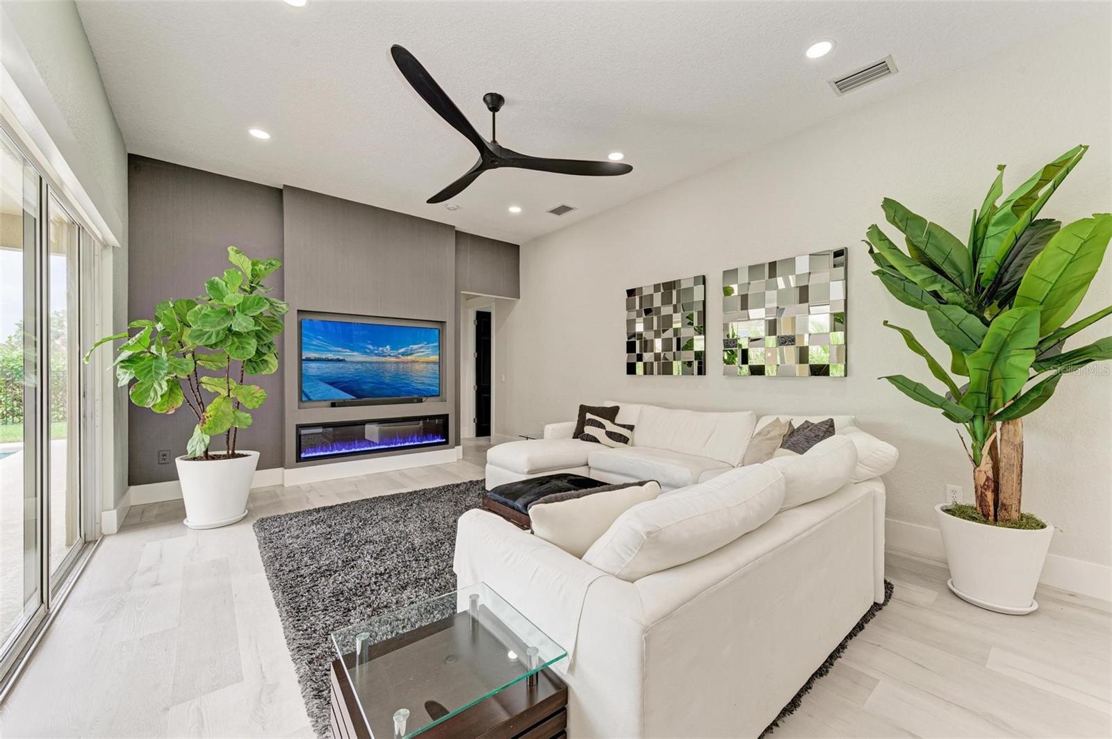 12814 DAISY PL