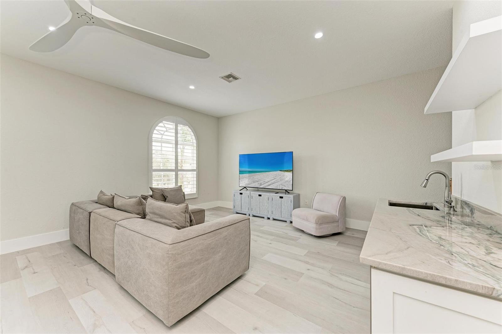 12814 DAISY PL