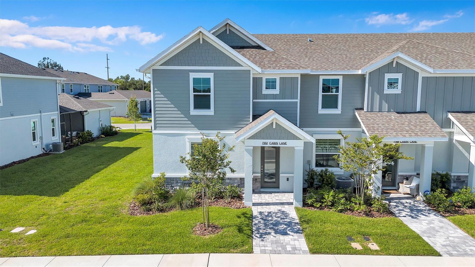 7352 CABIN LN
