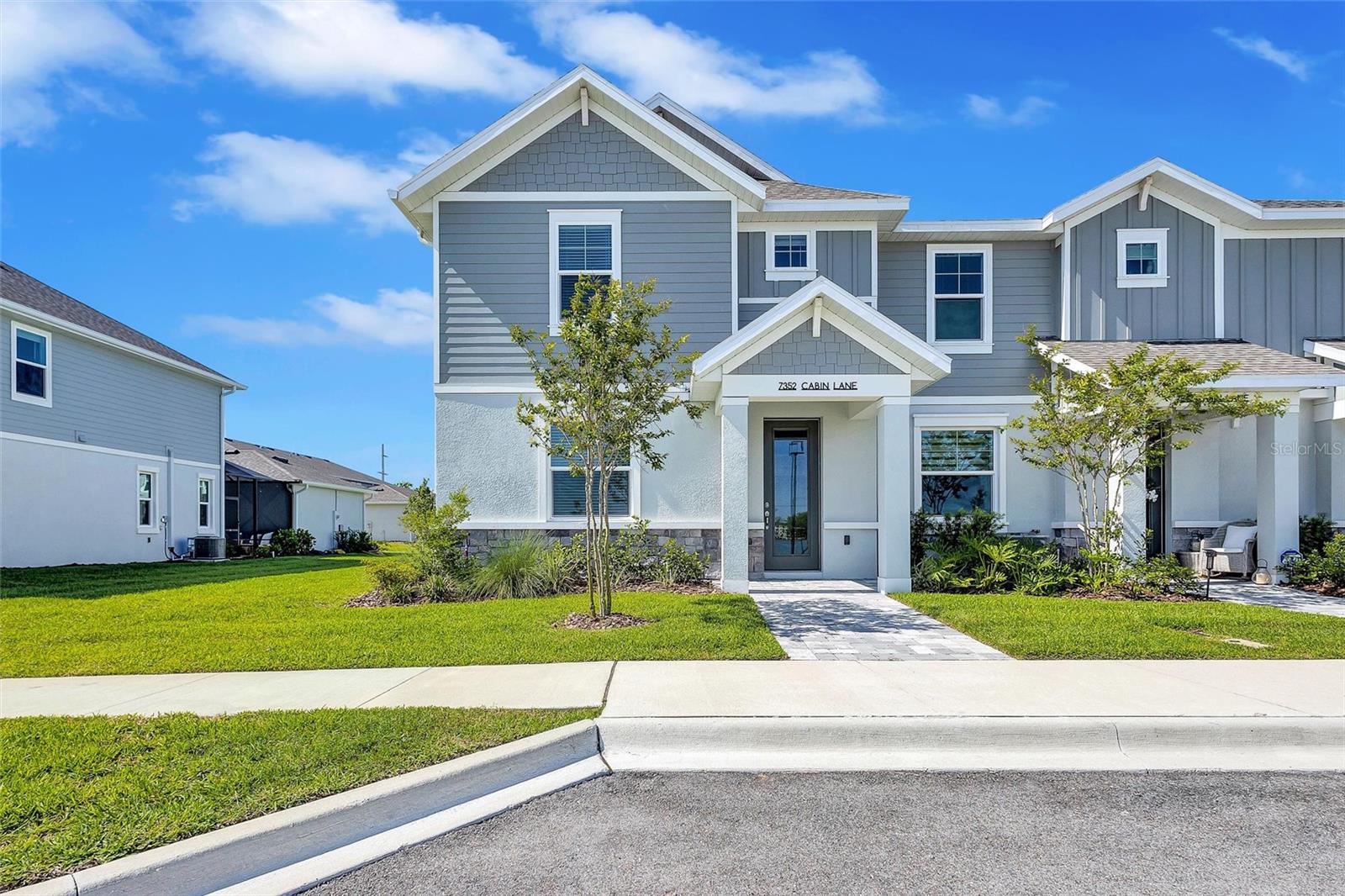 7352 CABIN LN