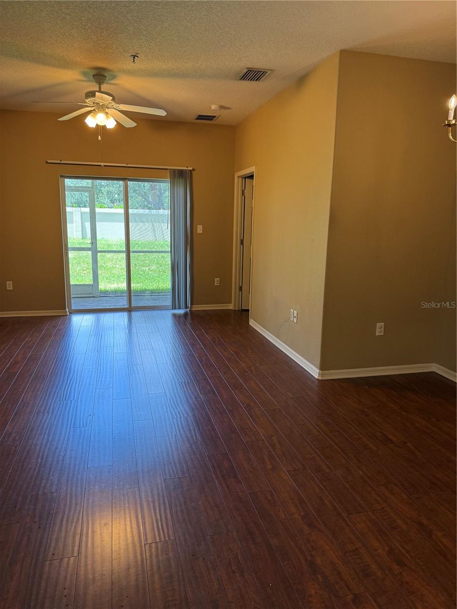 3403 PARKRIDGE CIR #20