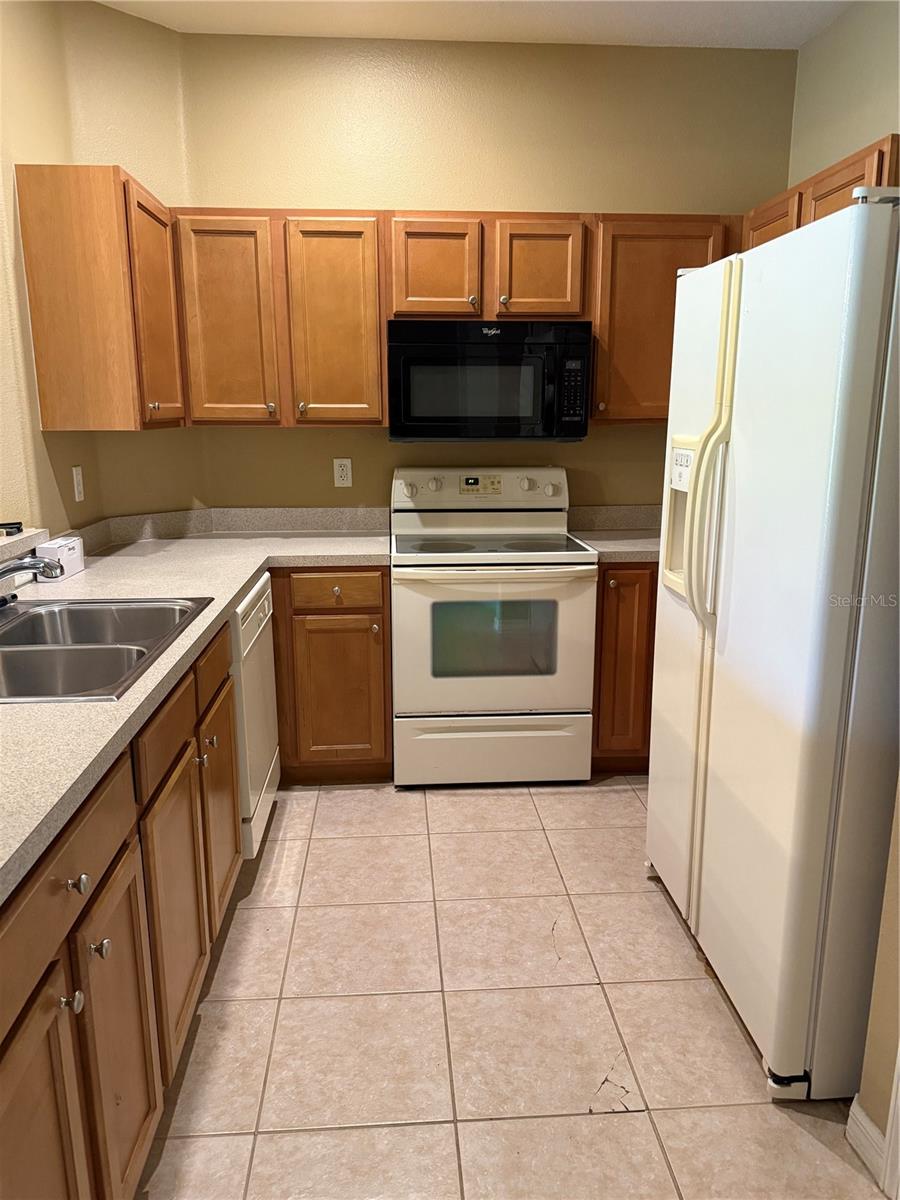 3403 PARKRIDGE CIR #20