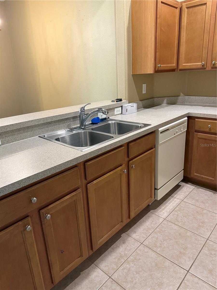 3403 PARKRIDGE CIR #20