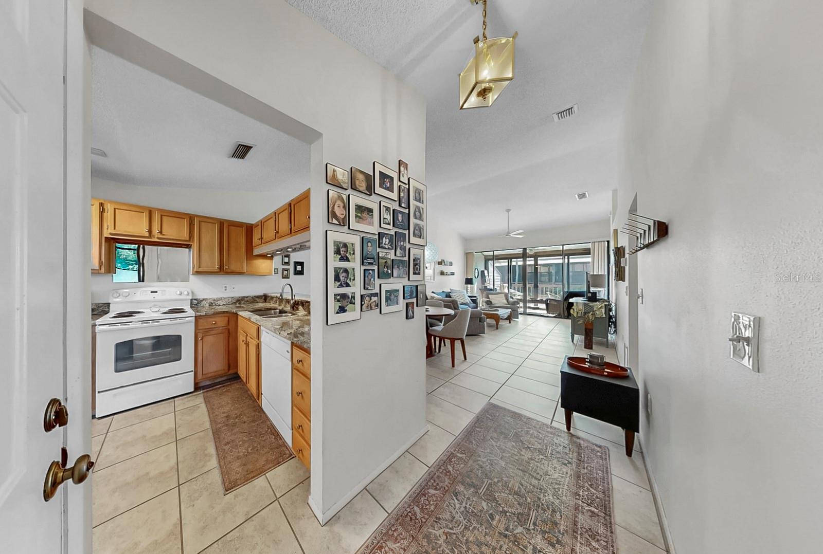 4412 WINSTON LN N #6