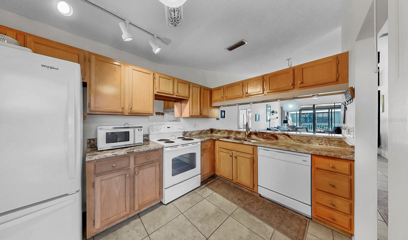 4412 WINSTON LN N #6