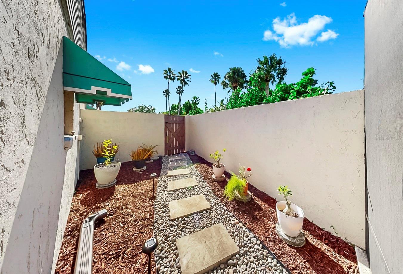 4412 WINSTON LN N #6