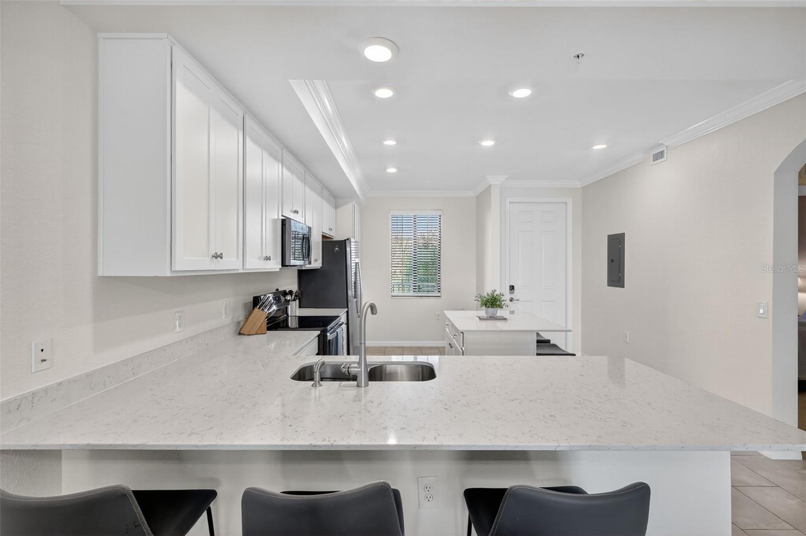 17810 GAWTHROP DR #305