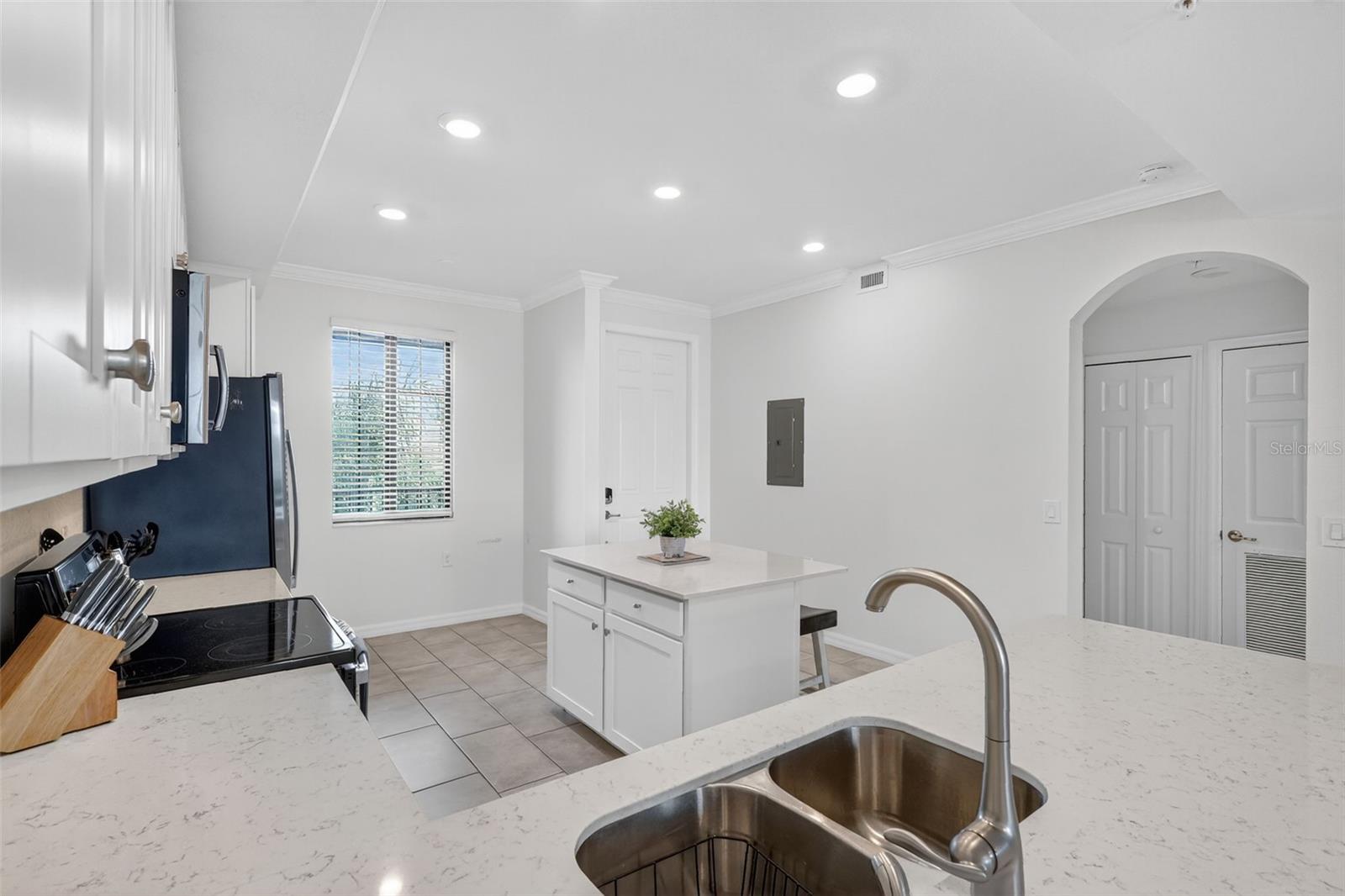 17810 GAWTHROP DR #305