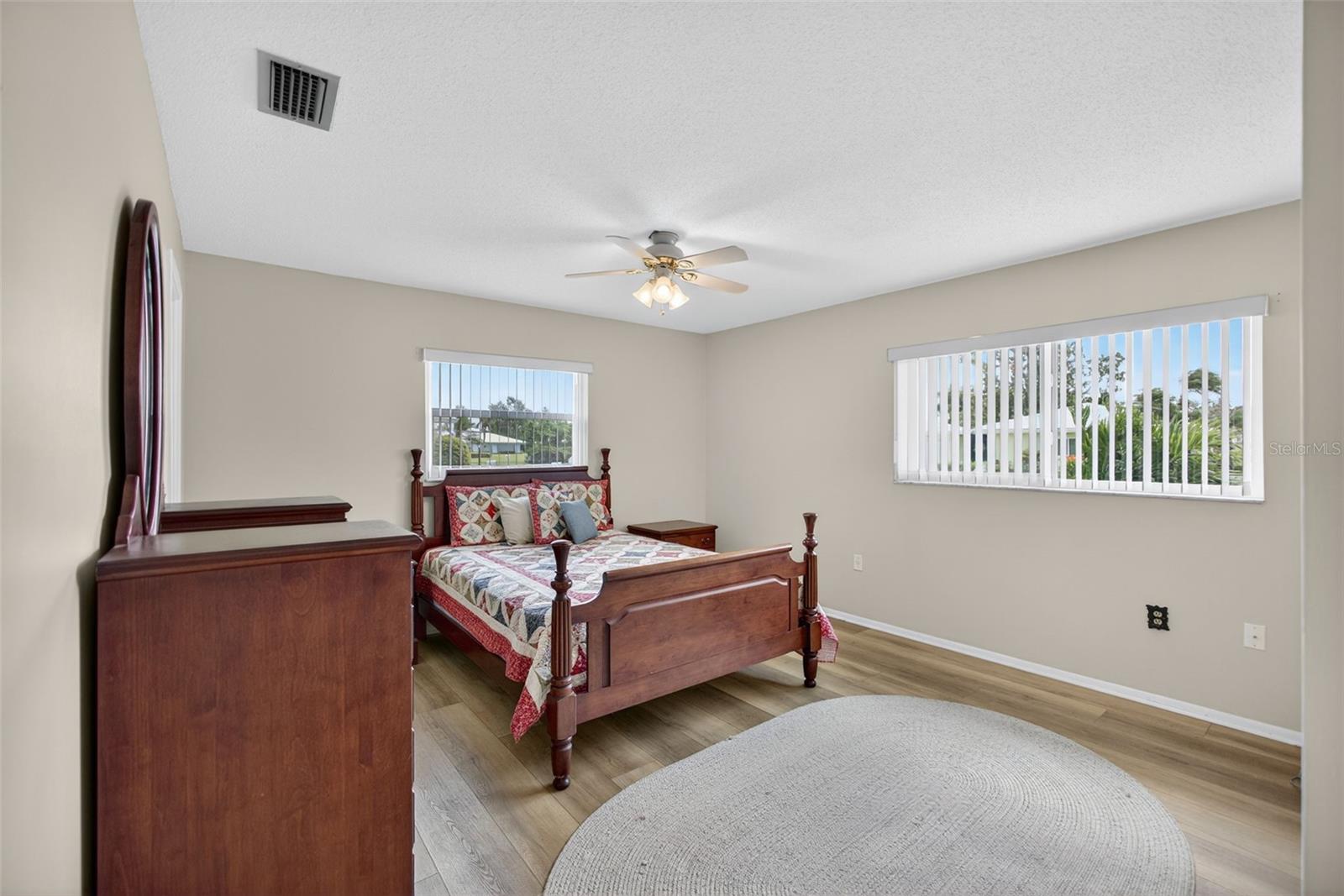 6816 10TH AVE W