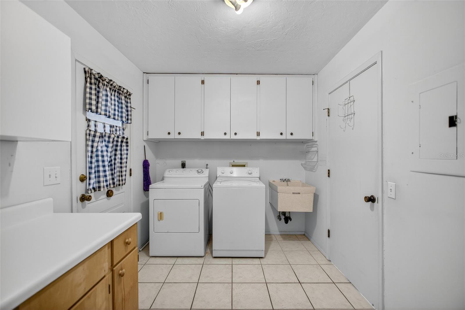 6816 10TH AVE W