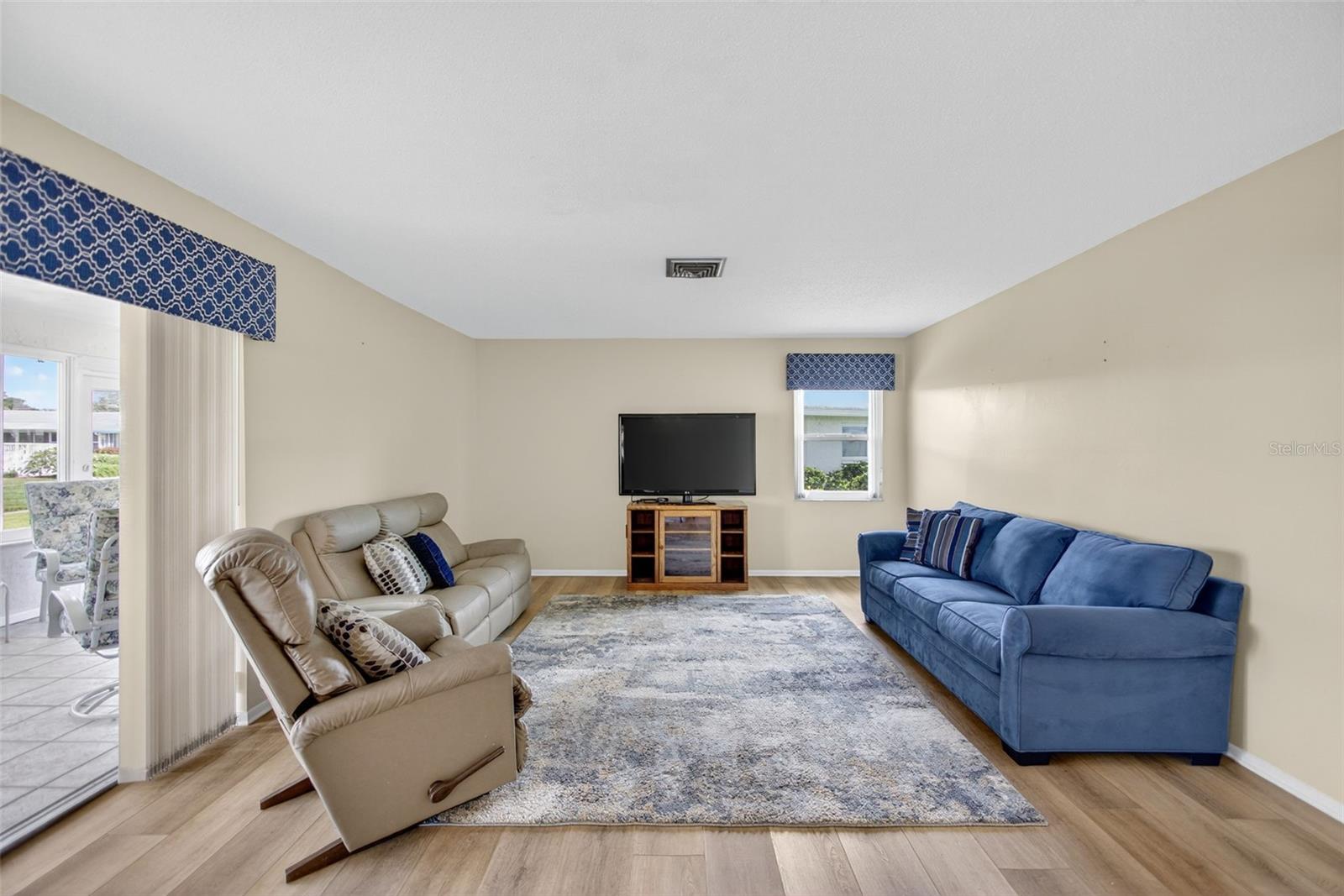 6816 10TH AVE W