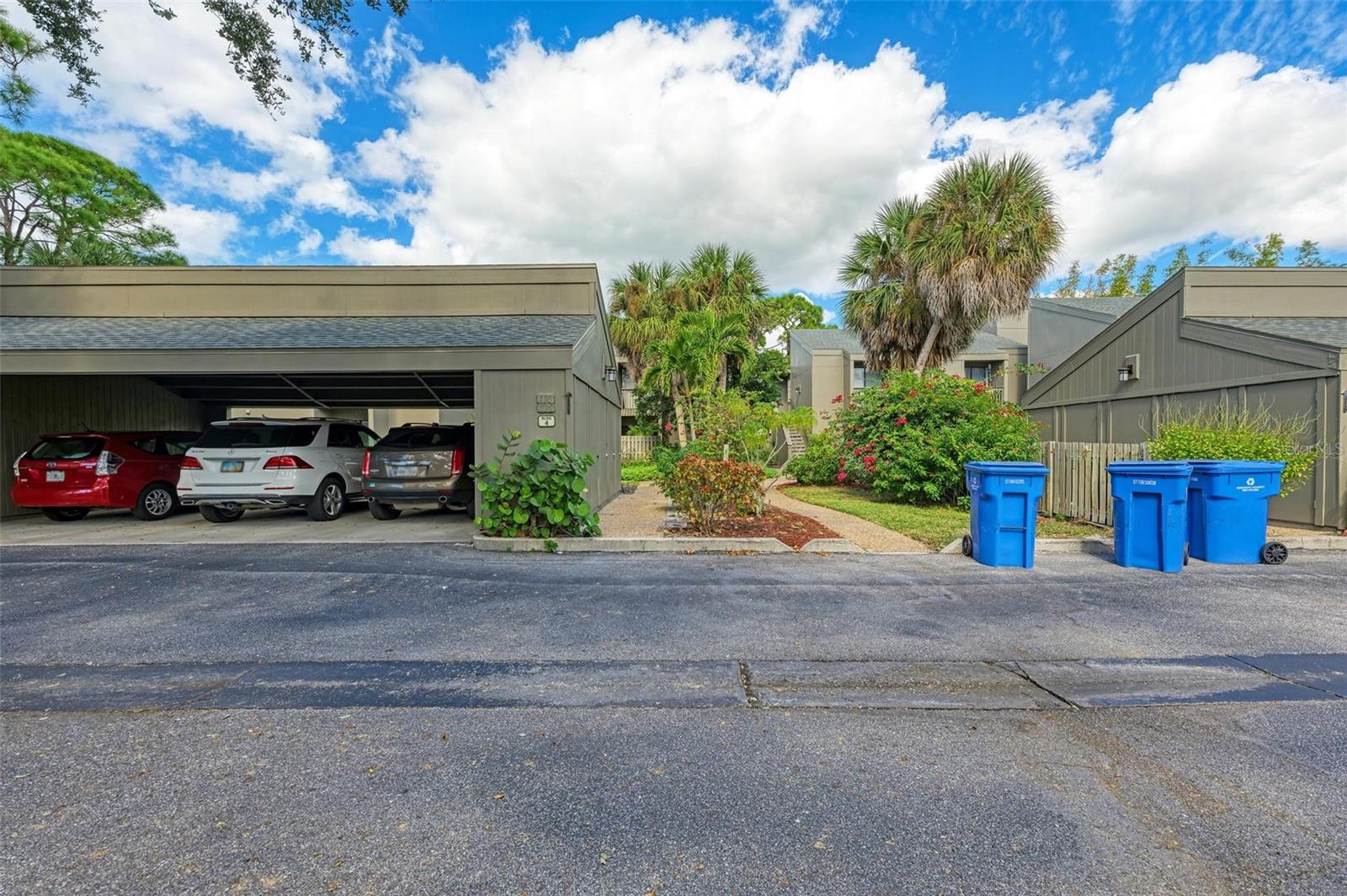 110 WOODLAND PL #110