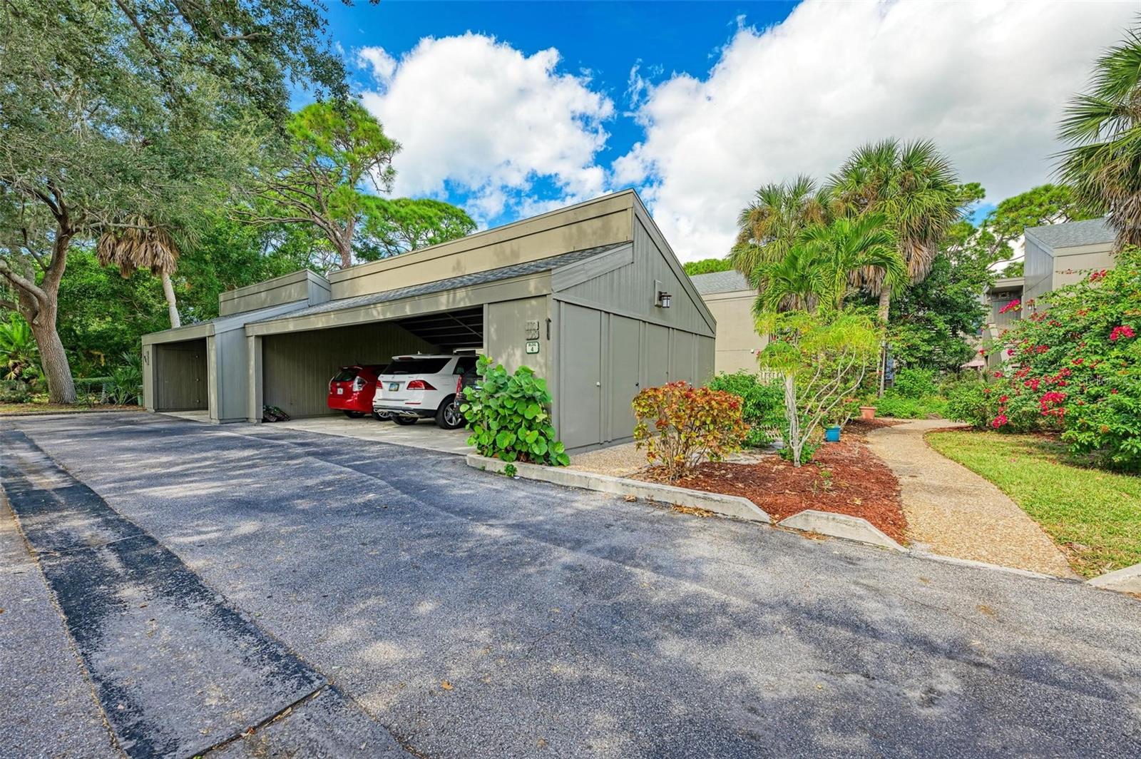 110 WOODLAND PL #110