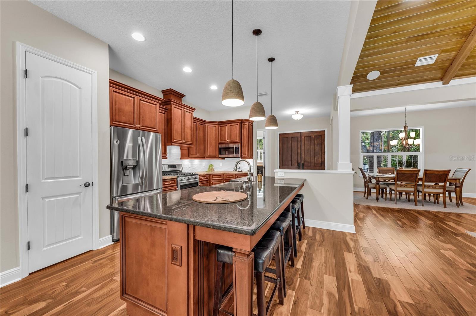 5911 RIVER FOREST CIR