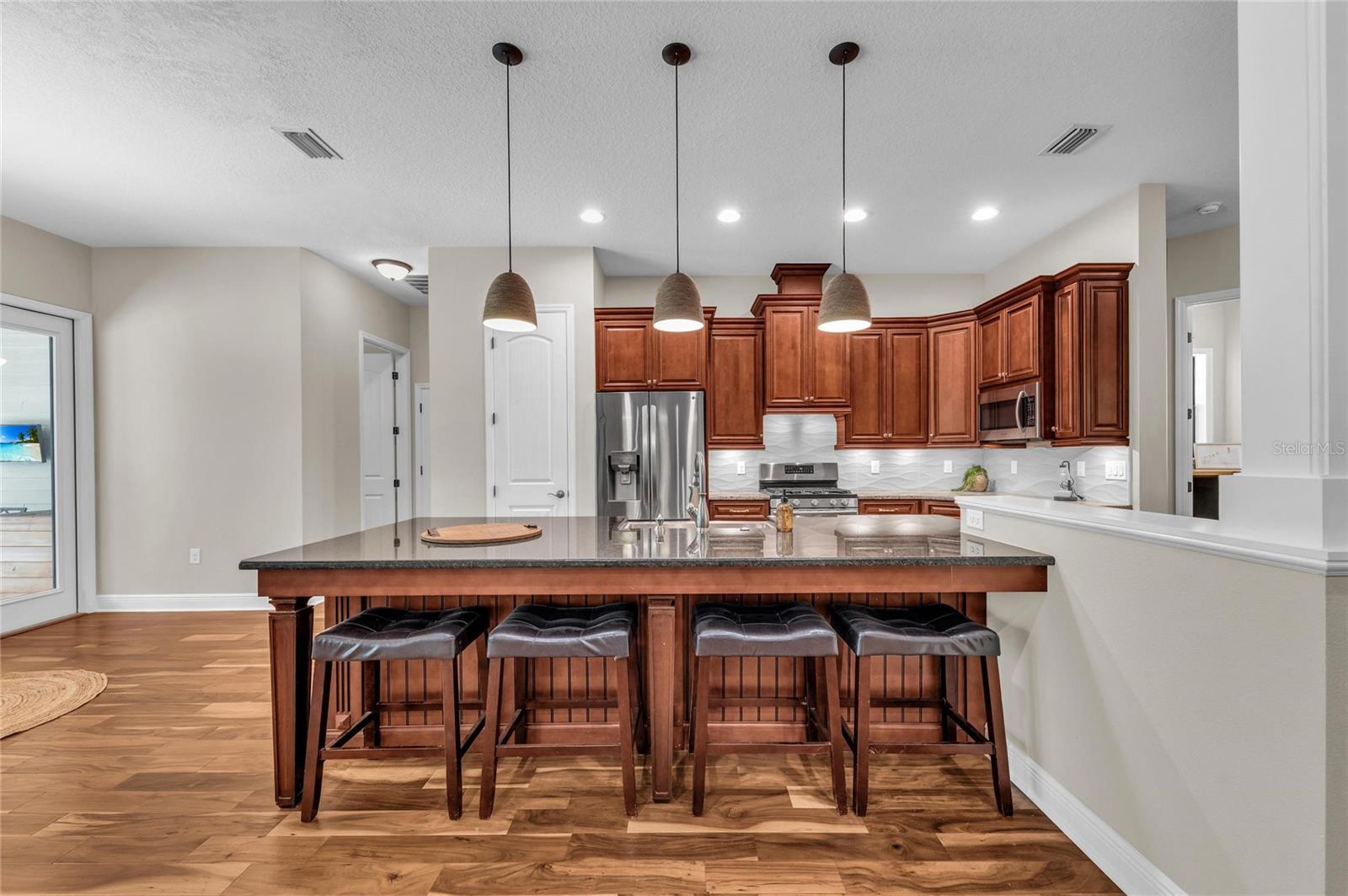 5911 RIVER FOREST CIR