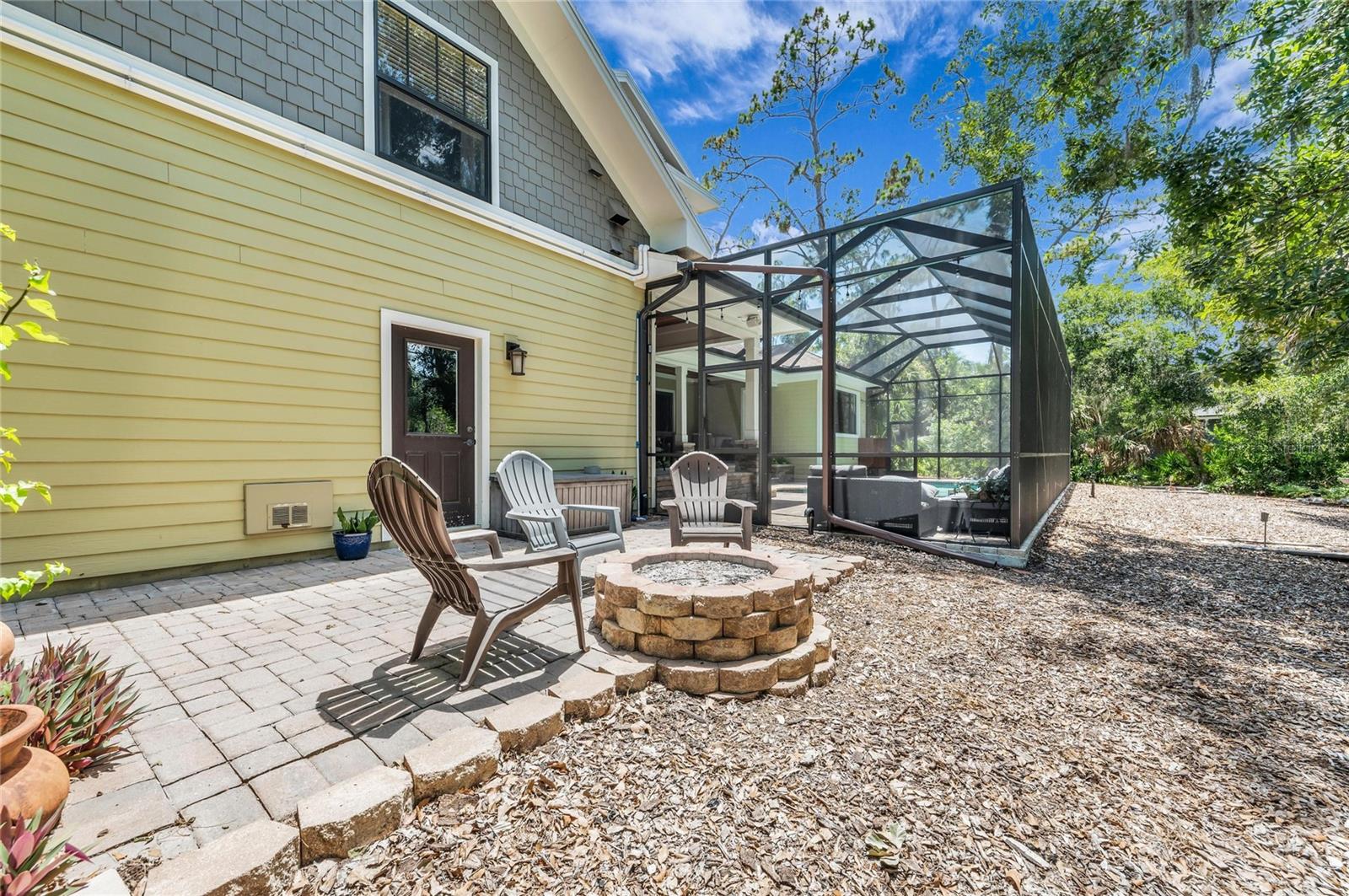 5911 RIVER FOREST CIR
