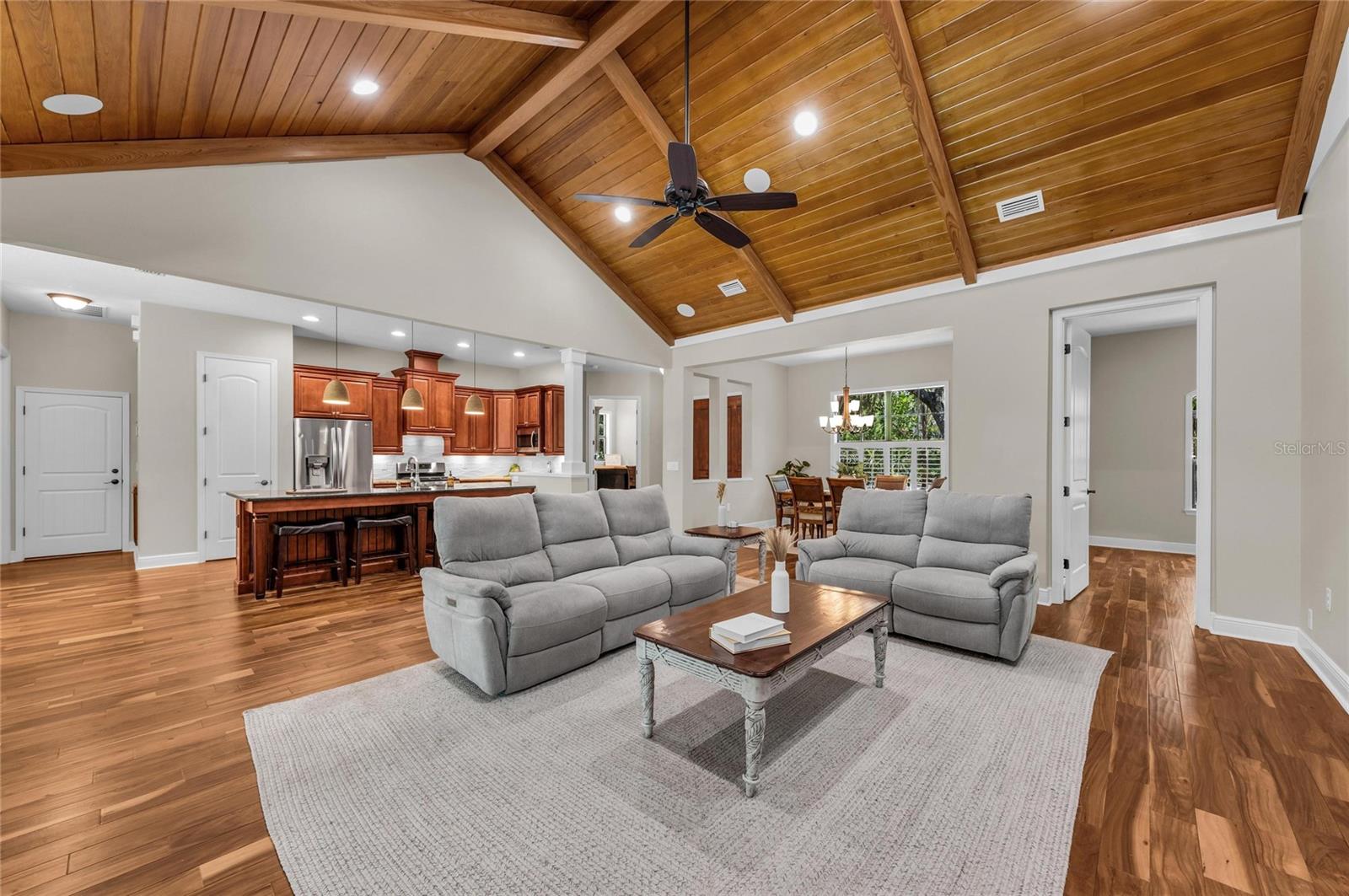 5911 RIVER FOREST CIR