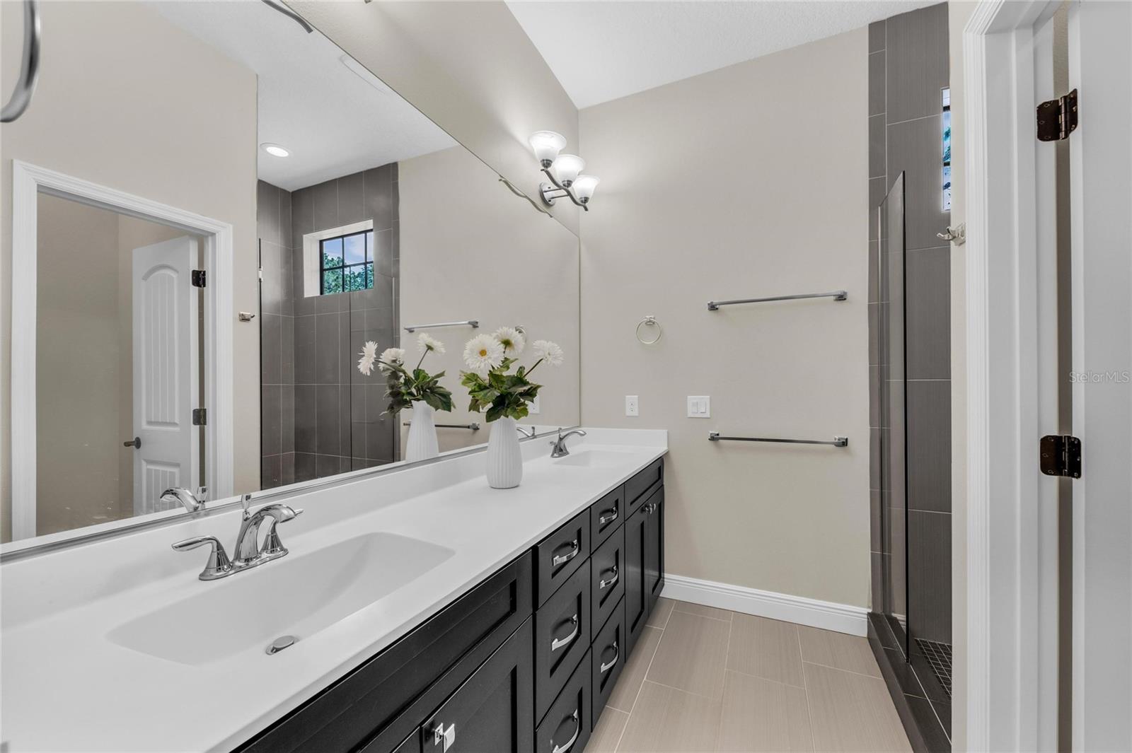5911 RIVER FOREST CIR