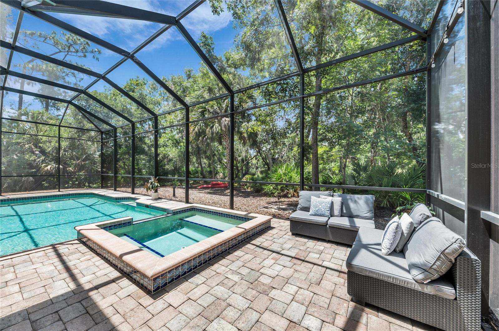 5911 RIVER FOREST CIR