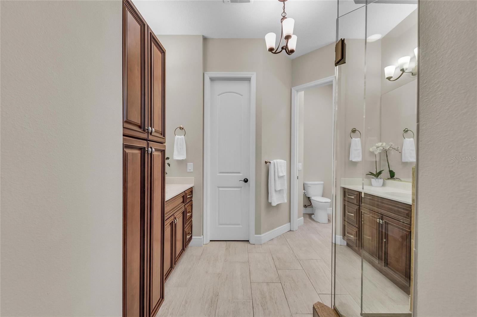 5911 RIVER FOREST CIR