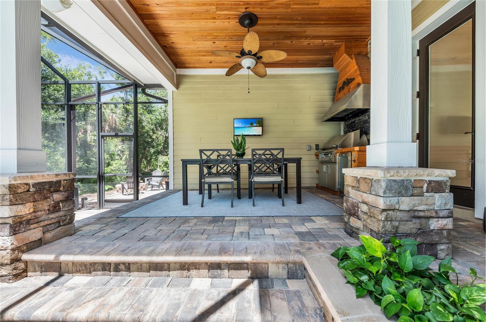 5911 RIVER FOREST CIR