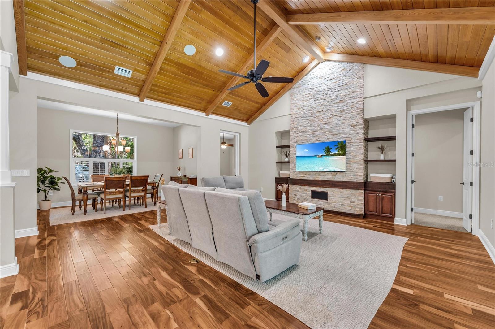 5911 RIVER FOREST CIR