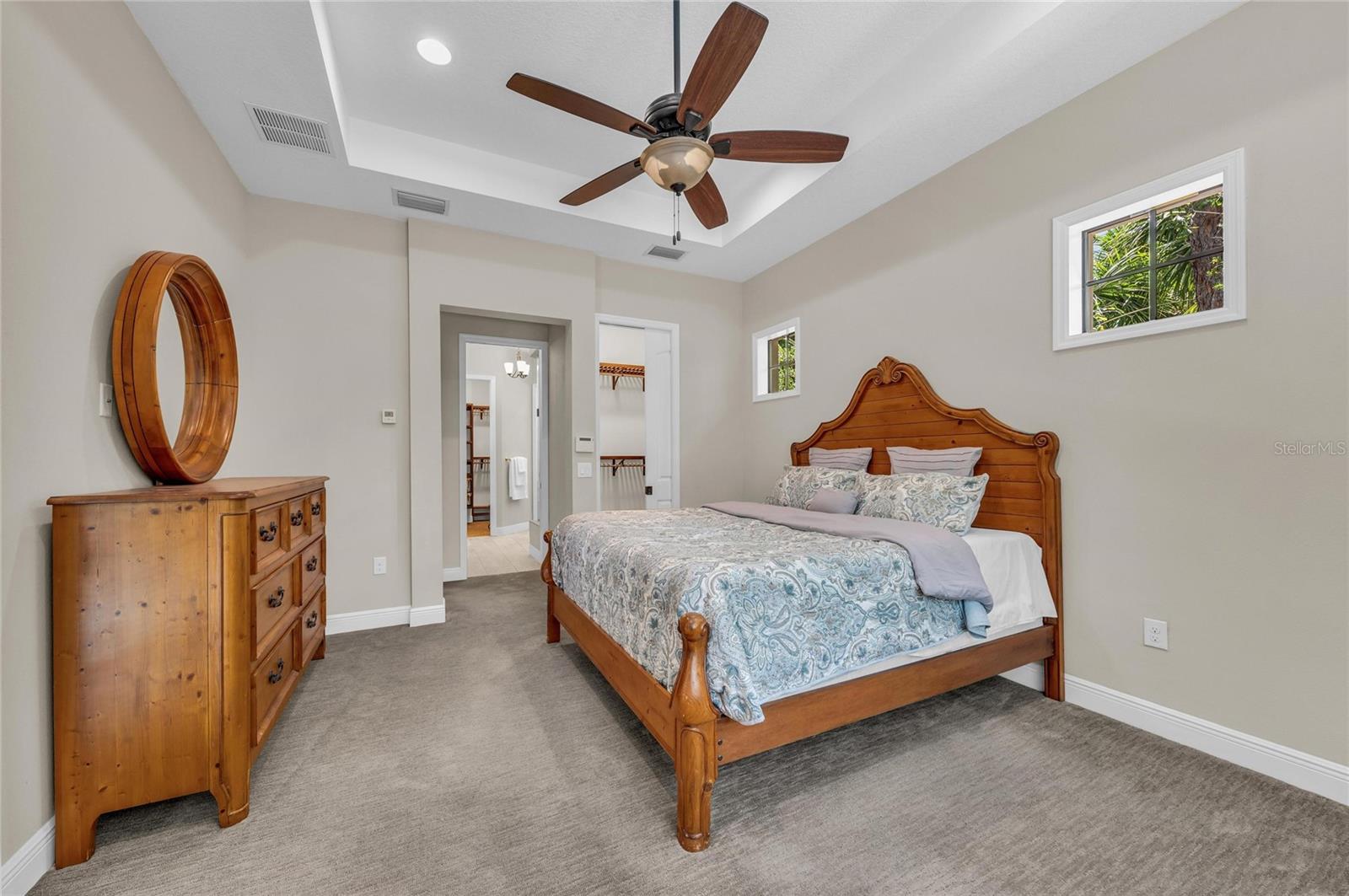 5911 RIVER FOREST CIR