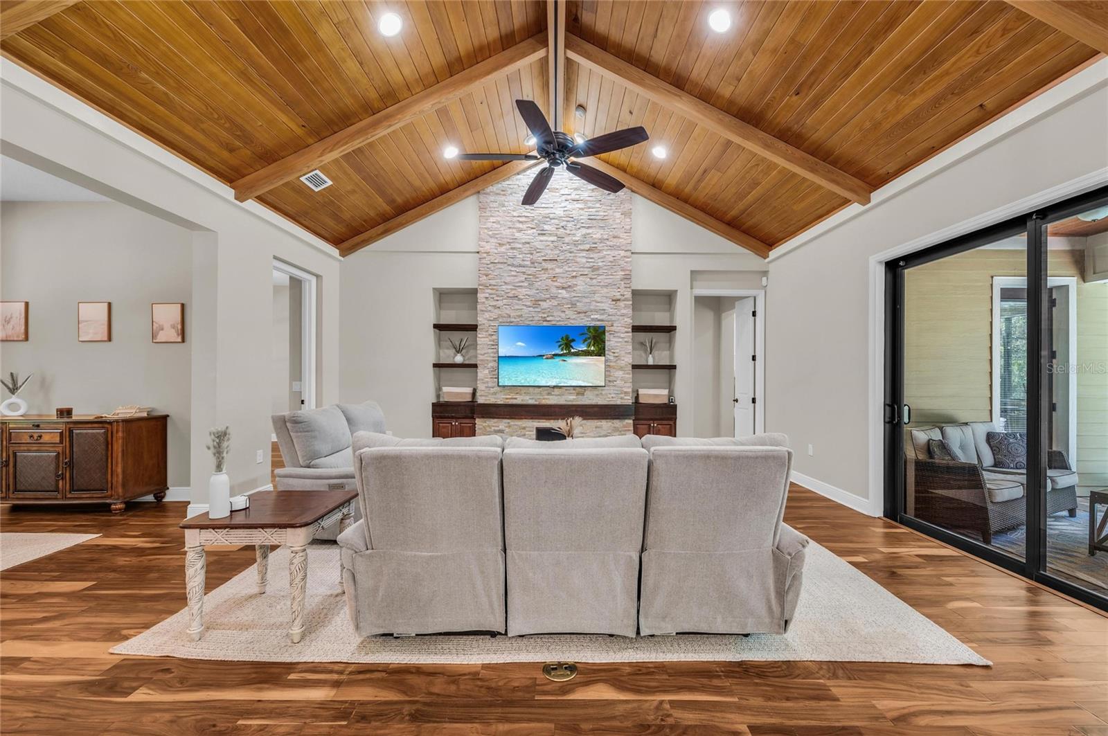 5911 RIVER FOREST CIR