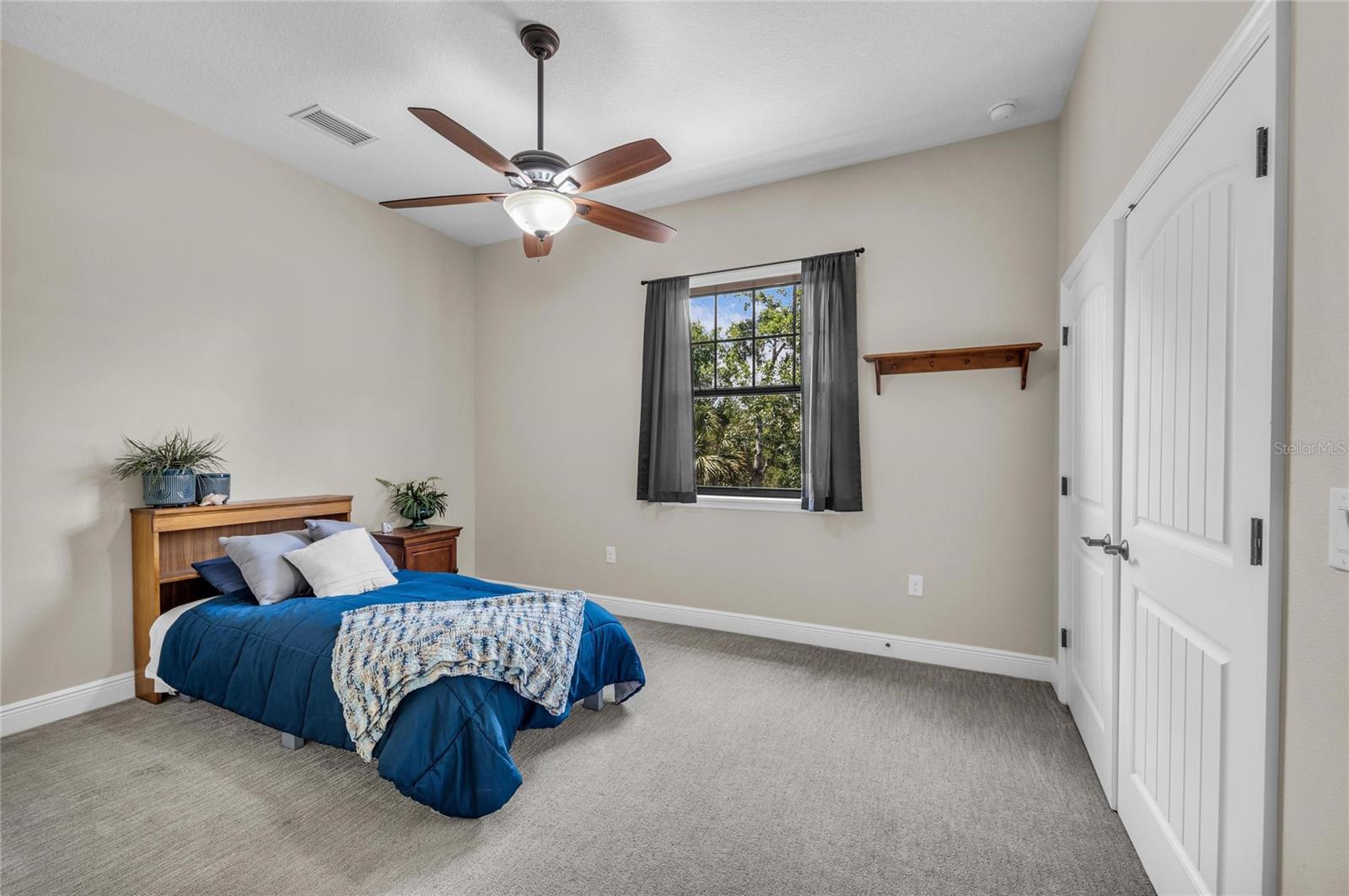 5911 RIVER FOREST CIR