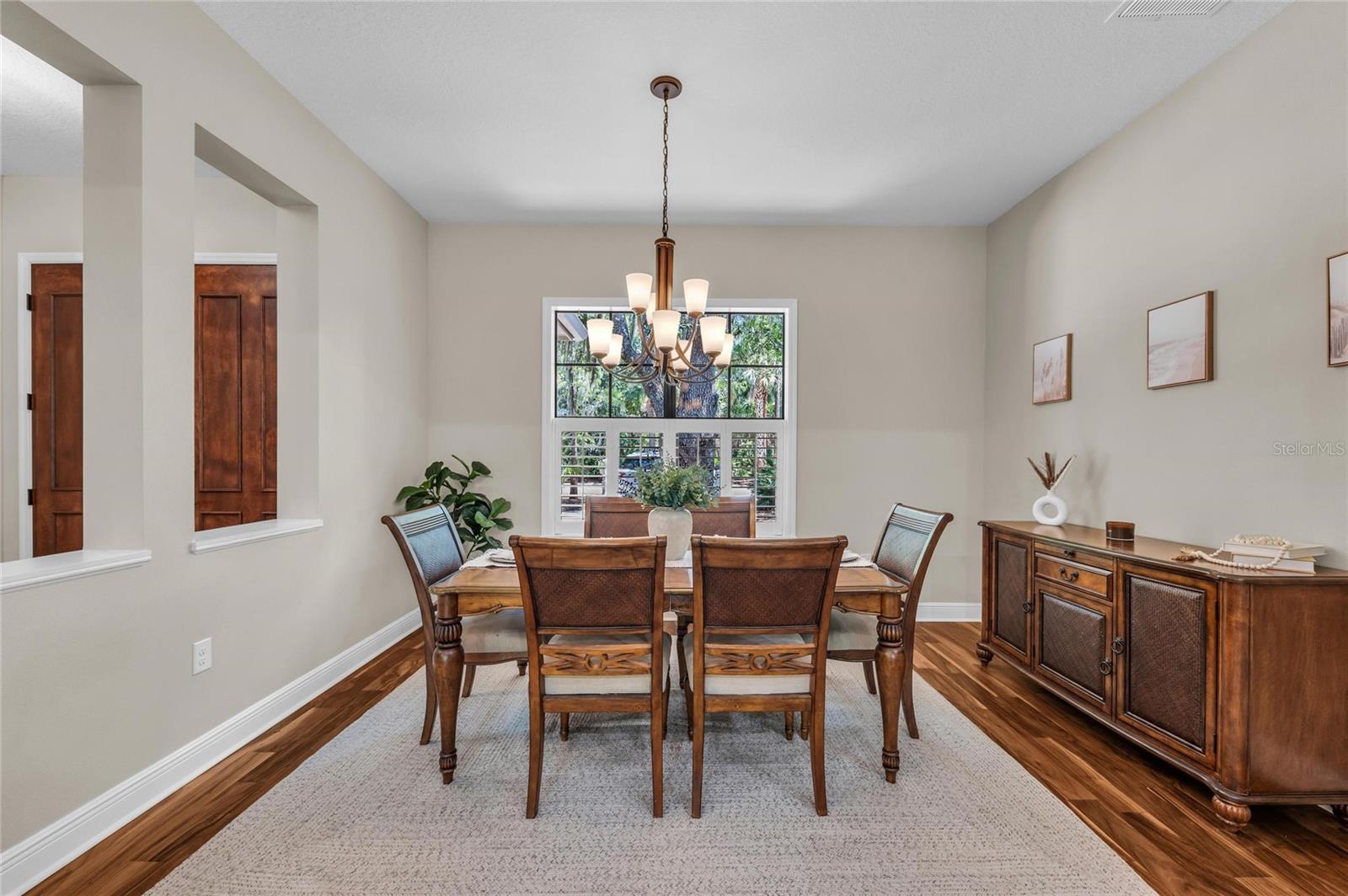 5911 RIVER FOREST CIR