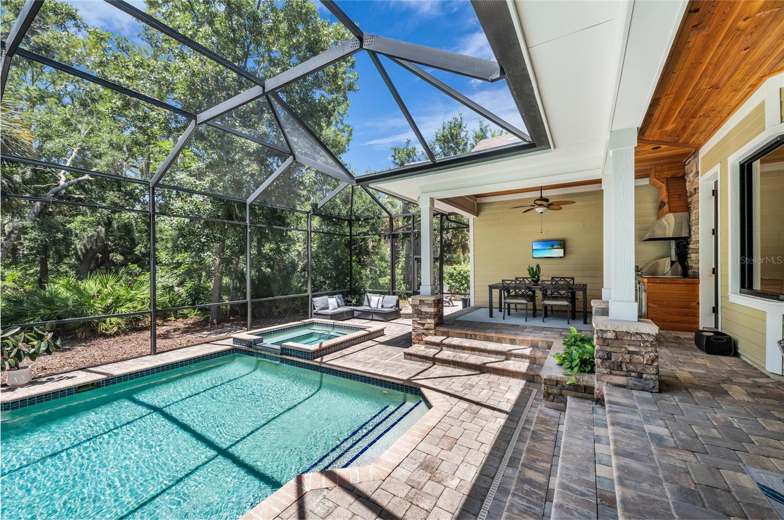 5911 RIVER FOREST CIR
