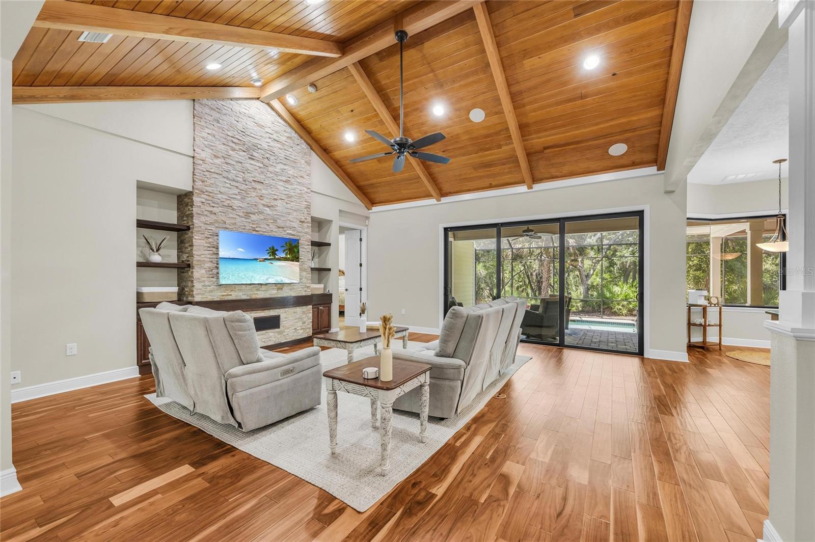 5911 RIVER FOREST CIR