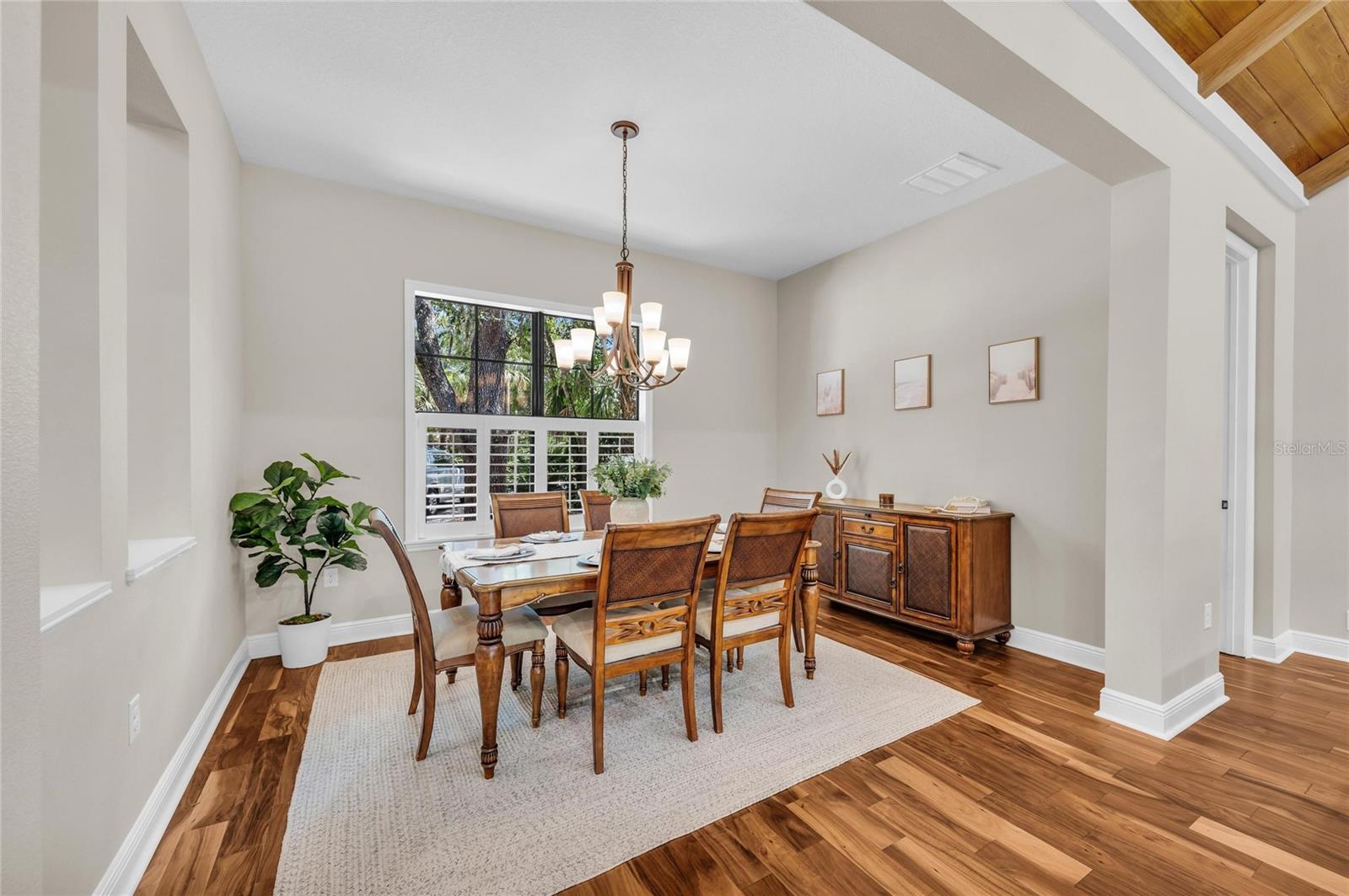 5911 RIVER FOREST CIR