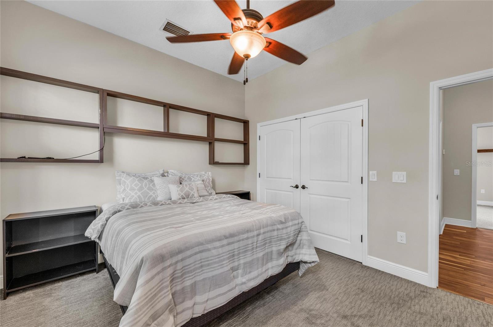 5911 RIVER FOREST CIR