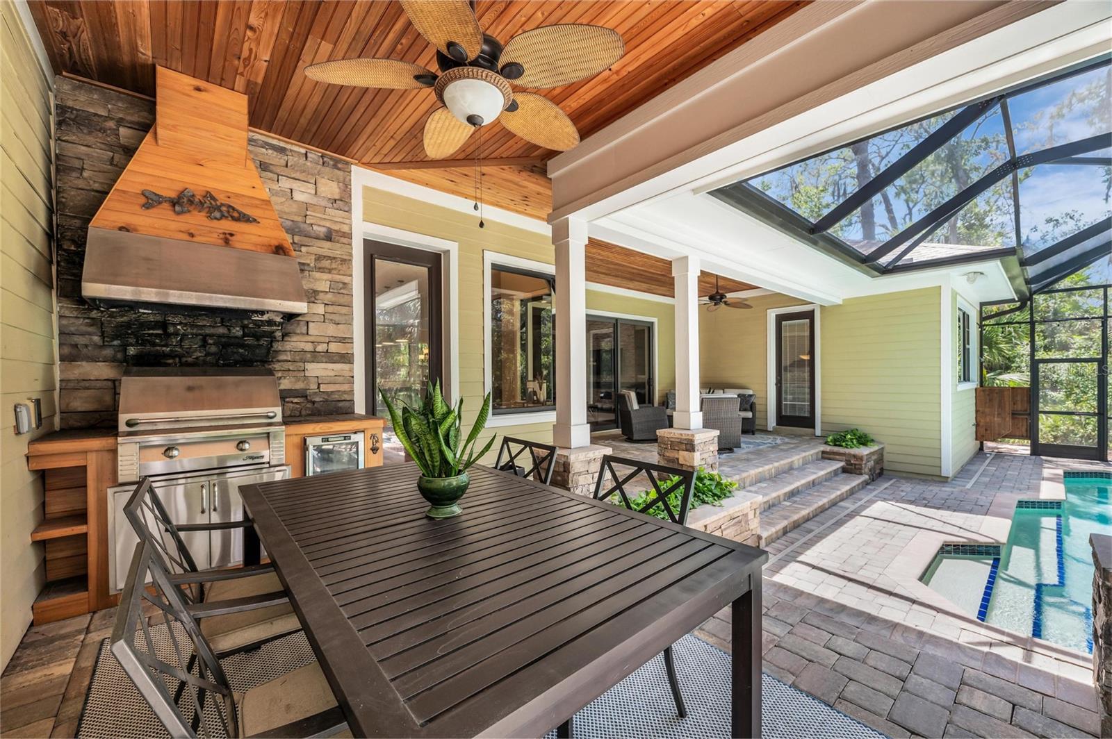 5911 RIVER FOREST CIR