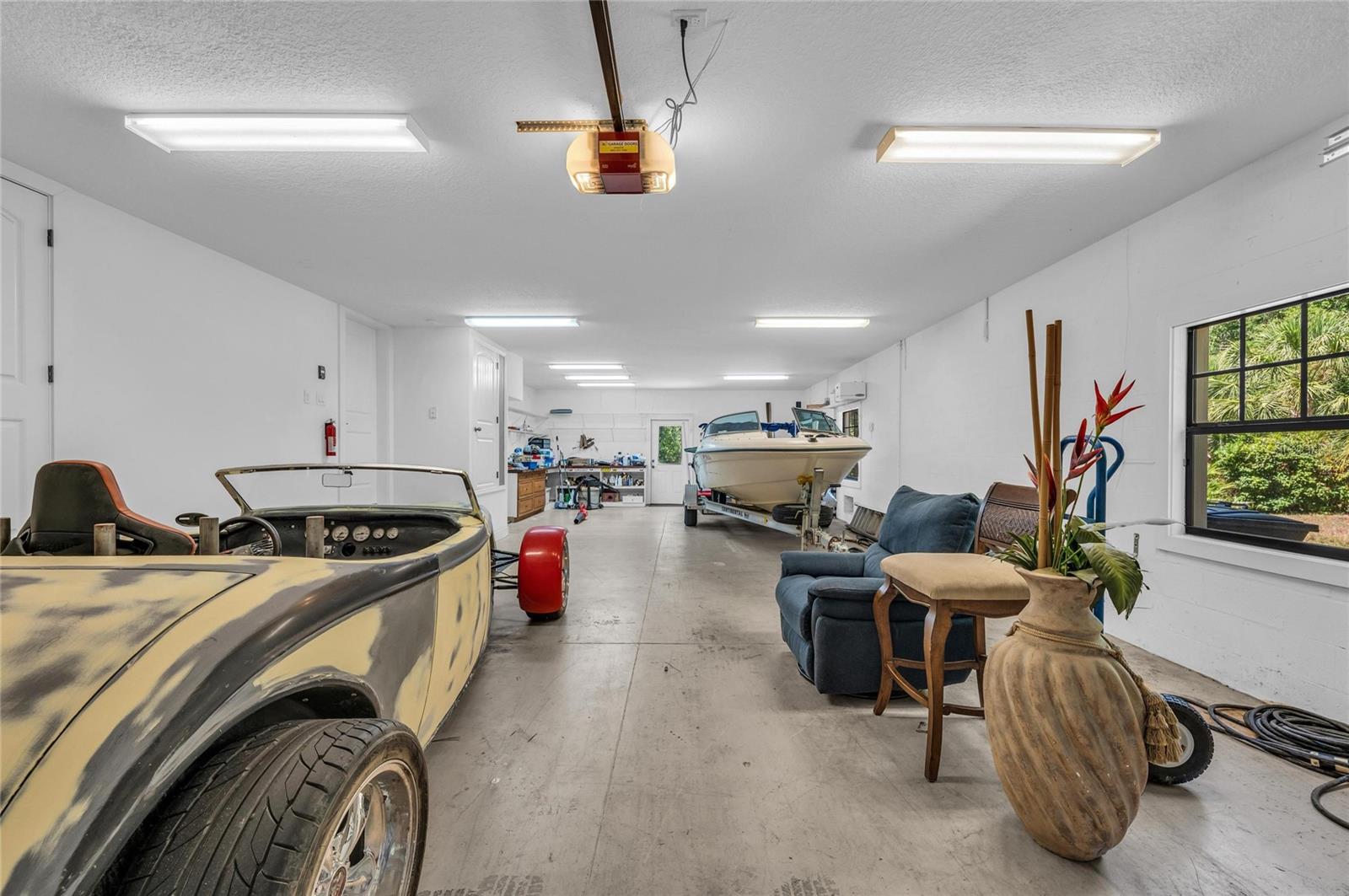 5911 RIVER FOREST CIR