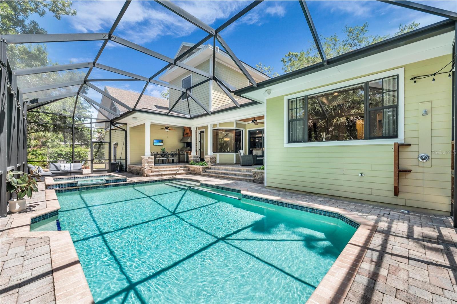 5911 RIVER FOREST CIR