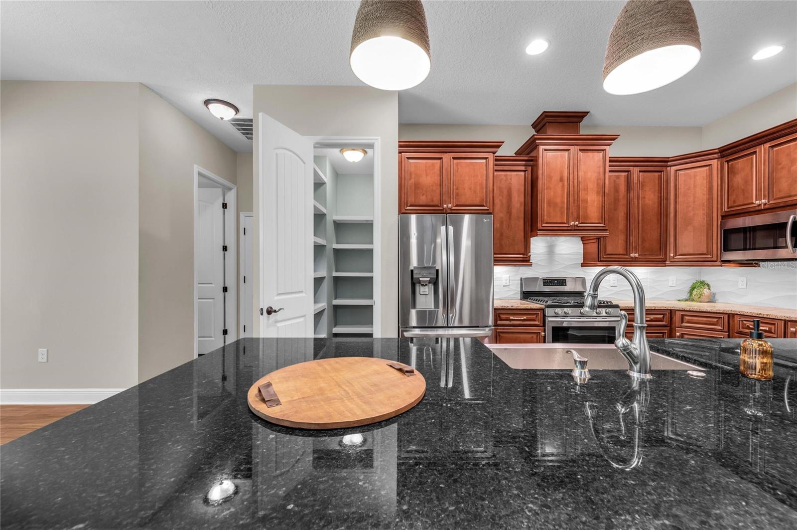 5911 RIVER FOREST CIR