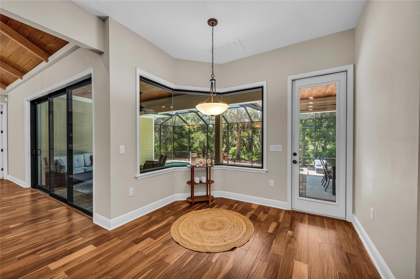 5911 RIVER FOREST CIR