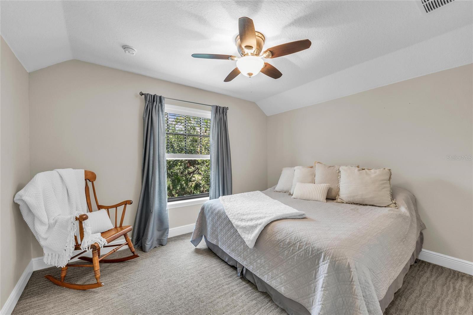 5911 RIVER FOREST CIR