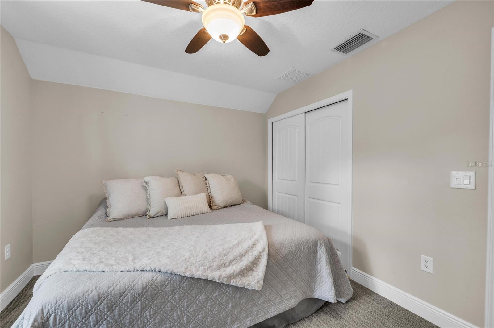 5911 RIVER FOREST CIR