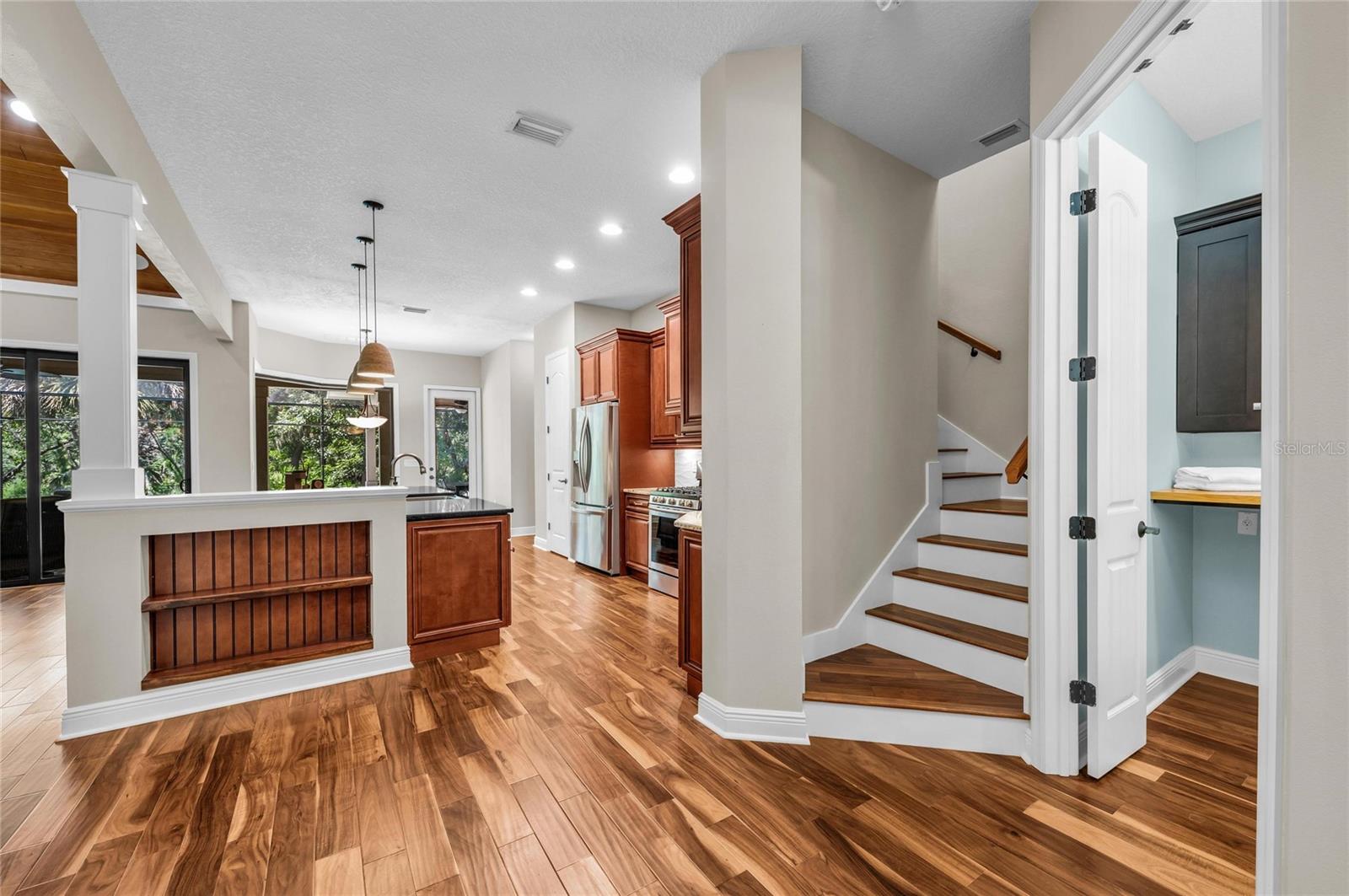 5911 RIVER FOREST CIR