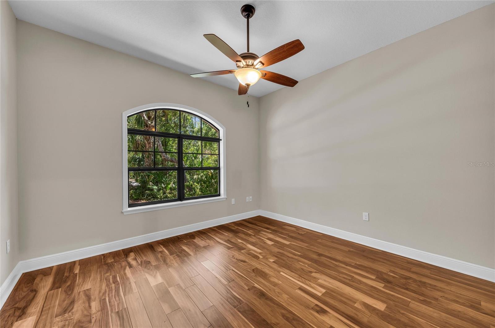 5911 RIVER FOREST CIR