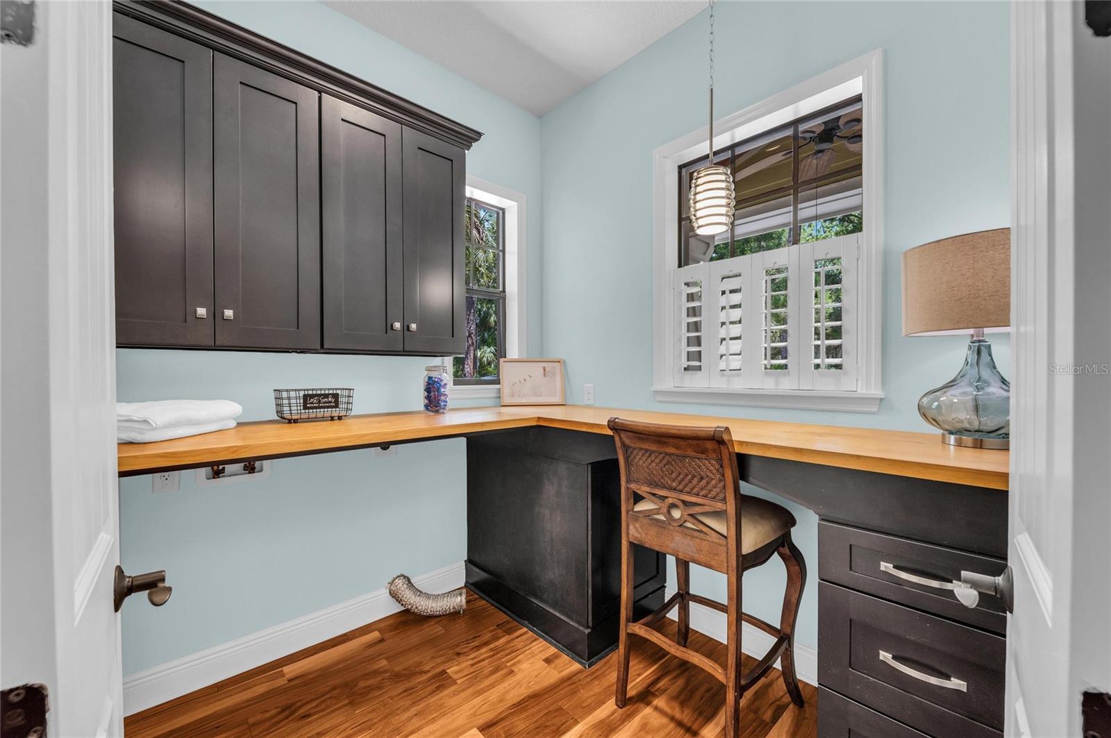 5911 RIVER FOREST CIR